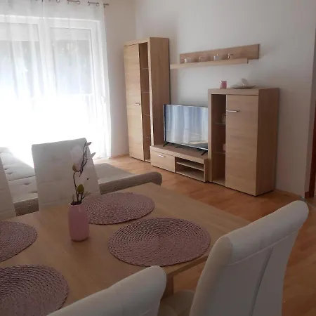 Romantic Apartman Gunarasfurdo דירה Dombóvár