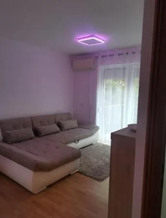דירה Romantic Apartman Gunarasfurdo *